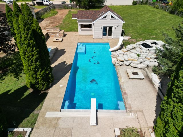 704 N Rose Farm Road, Woodstock, IL 60098