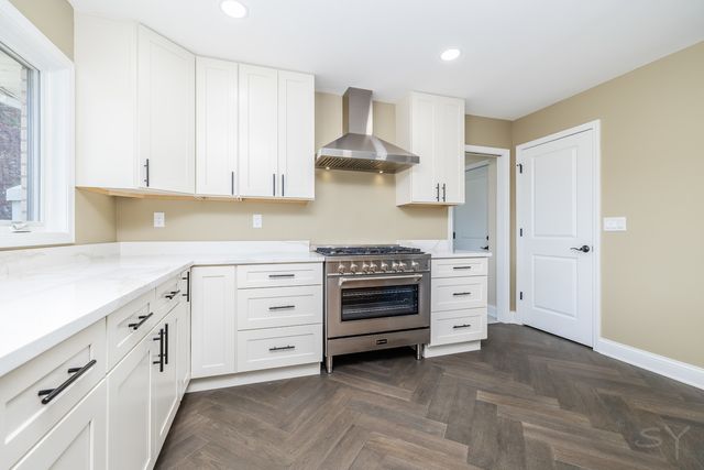 704 N Rose Farm Road, Woodstock, IL 60098