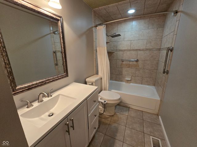 7620 Snowflake Drive, Indianapolis, IN 46227