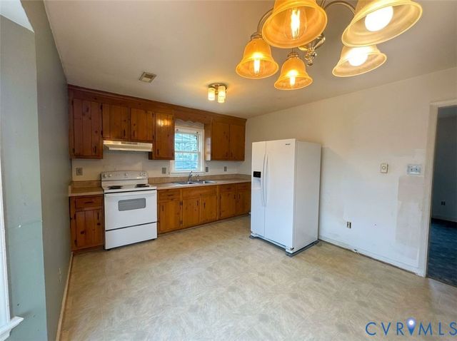 6341 Sledds Lake Rd, Mechanicsville, VA 23111