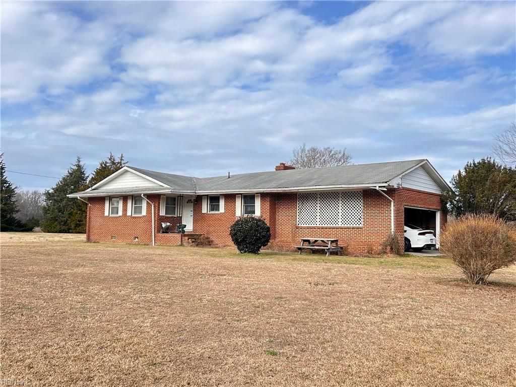 584 Gilpark RD, Dendron, VA 23839