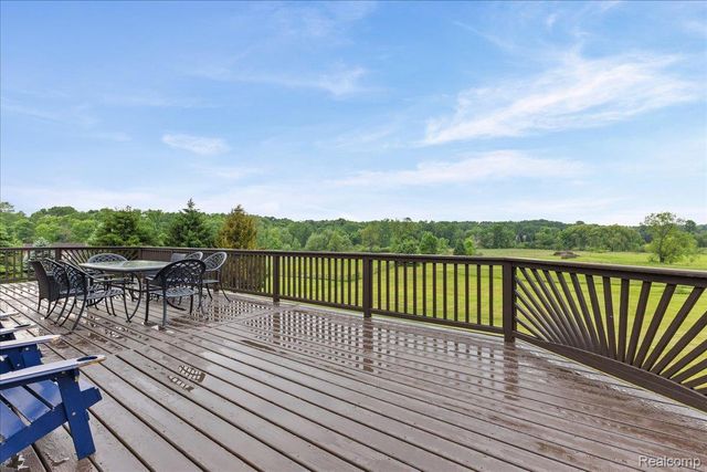 2160 W Buell Road, Oakland Charter Township, MI 48363