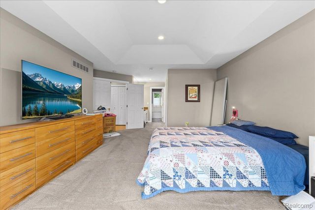 2160 W Buell Road, Oakland Charter Township, MI 48363