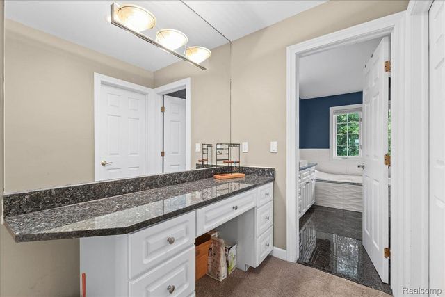 2160 W Buell Road, Oakland Charter Township, MI 48363