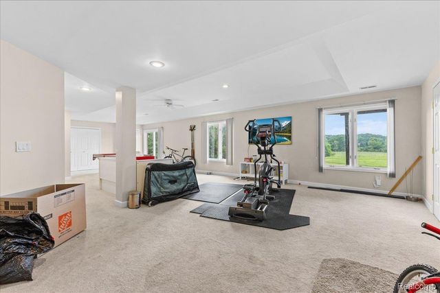 2160 W Buell Road, Oakland Charter Township, MI 48363