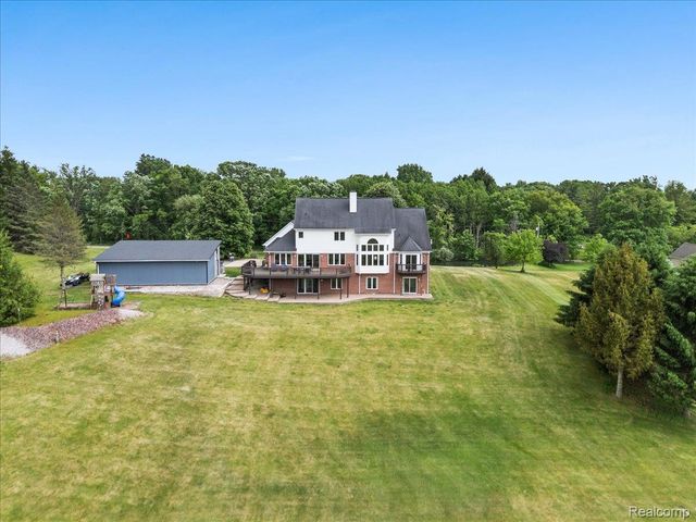 2160 W Buell Road, Oakland Charter Township, MI 48363
