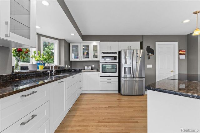 2160 W Buell Road, Oakland Charter Township, MI 48363