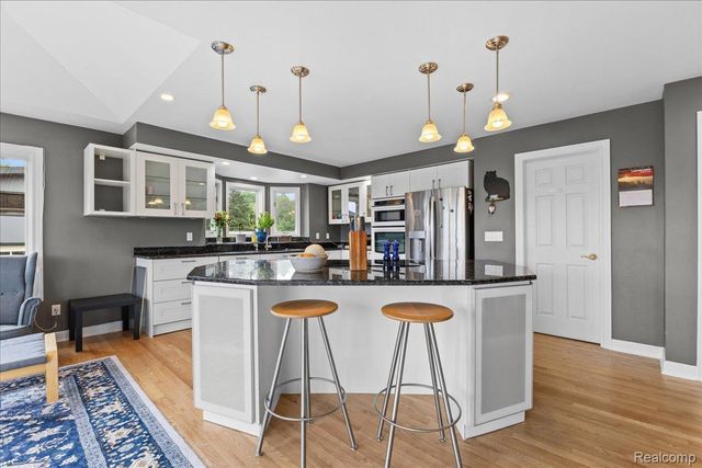 2160 W Buell Road, Oakland Charter Township, MI 48363