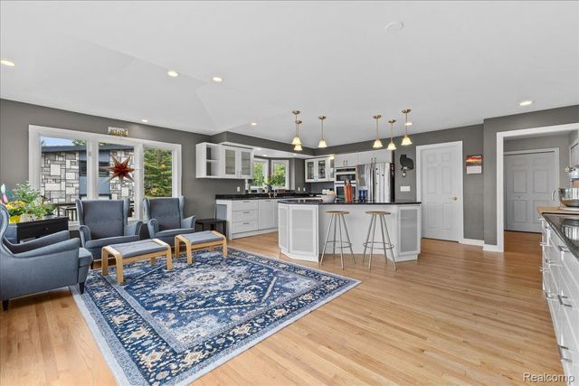 2160 W Buell Road, Oakland Charter Township, MI 48363