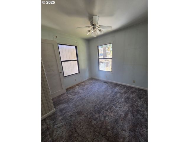 1628 Ne TAYLOR St, Roseburg, OR 97470