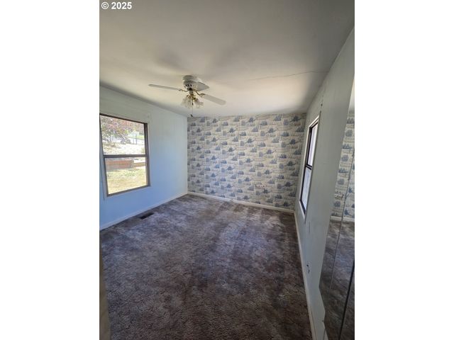 1628 Ne TAYLOR St, Roseburg, OR 97470