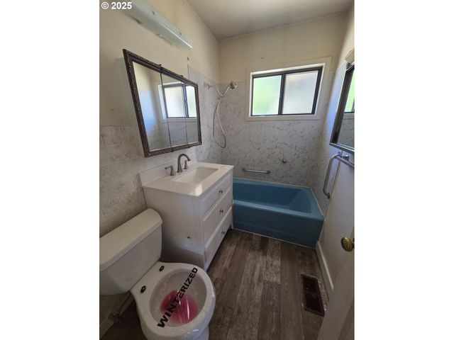 1628 Ne TAYLOR St, Roseburg, OR 97470