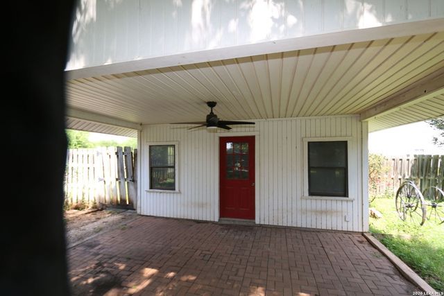 115 Country Lane, Castroville, TX 78009