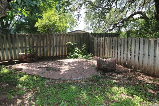 115 Country Lane, Castroville, TX 78009