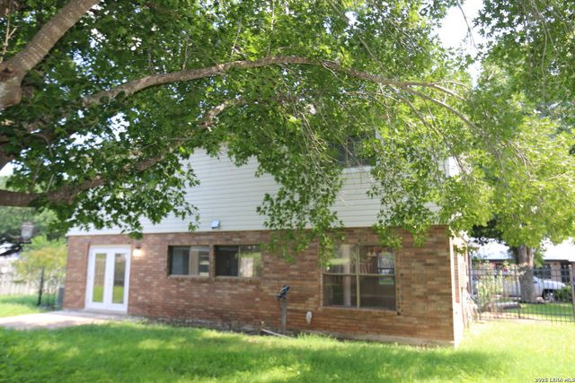 115 Country Lane, Castroville, TX 78009