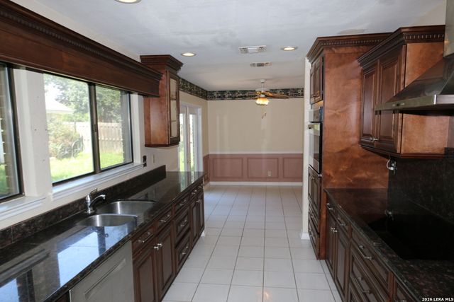 115 Country Lane, Castroville, TX 78009