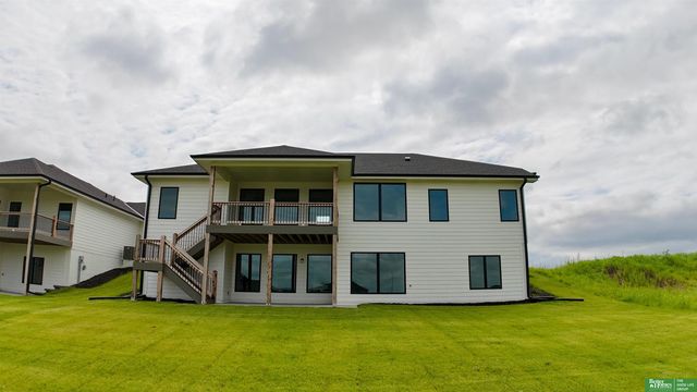 5430 N 212 Avenue, Elkhorn, NE 68022