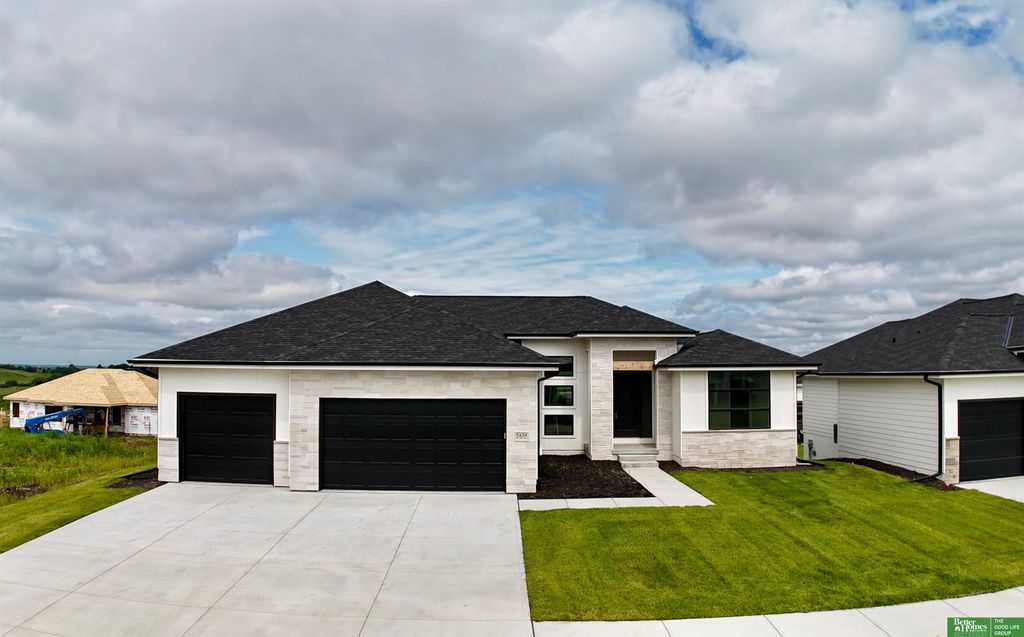 5430 N 212 Avenue, Elkhorn, NE 68022