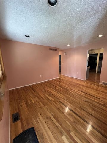 14281 Elgin Street, Oak Park, MI 48237