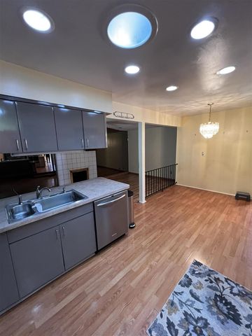 14281 Elgin Street, Oak Park, MI 48237