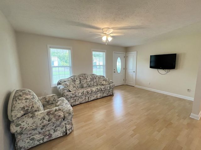 373 Lawless Lane, Jamestown, KY 42629