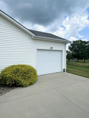 373 Lawless Lane, Jamestown, KY 42629