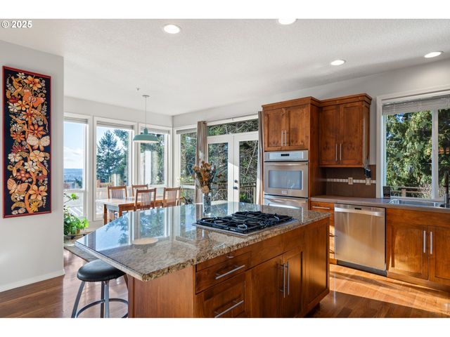 12449 Sw 55TH Pl, Portland, OR 97219