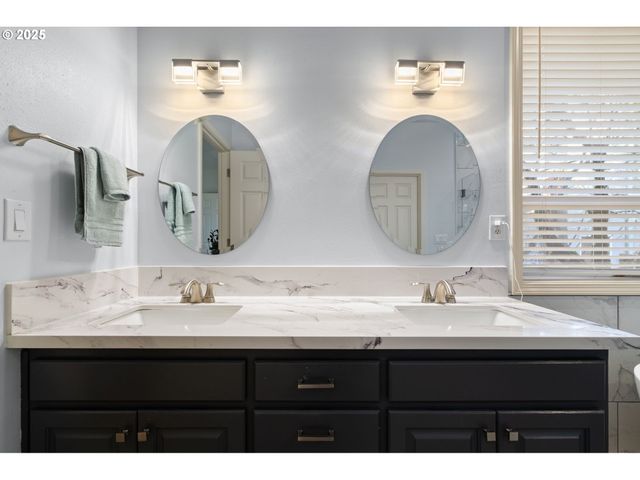 12449 Sw 55TH Pl, Portland, OR 97219