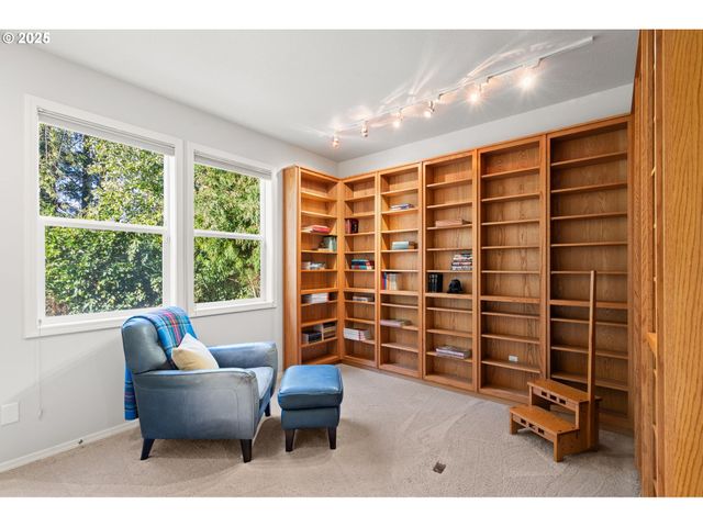 12449 Sw 55TH Pl, Portland, OR 97219