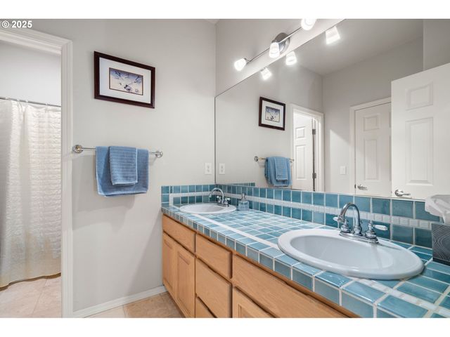 12449 Sw 55TH Pl, Portland, OR 97219