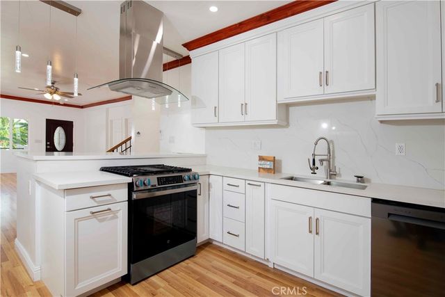 1330 W 48th, Los Angeles, CA 90037