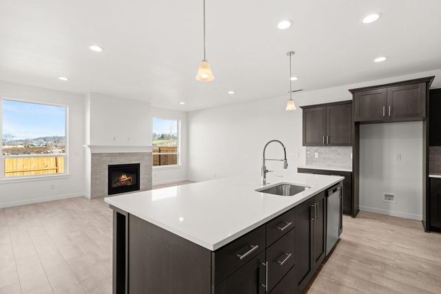 145 Valemont Drive 38, Eagle Point, OR 97524