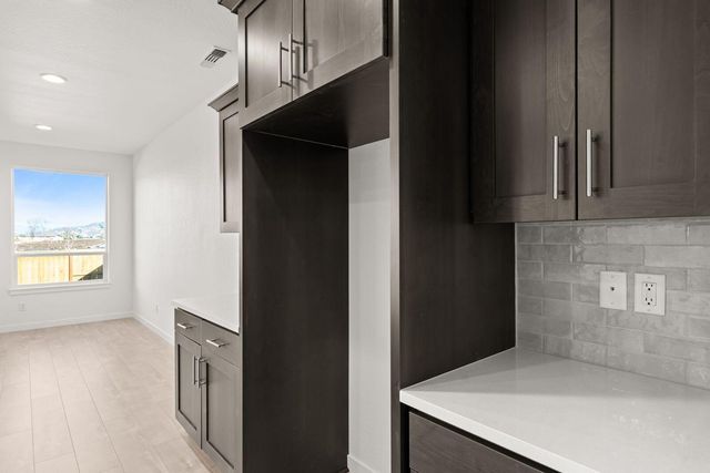 145 Valemont Drive 38, Eagle Point, OR 97524