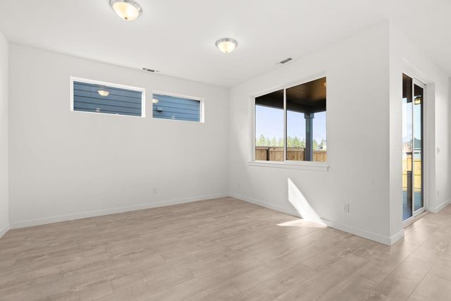 145 Valemont Drive 38, Eagle Point, OR 97524