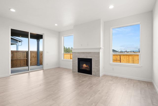 145 Valemont Drive 38, Eagle Point, OR 97524