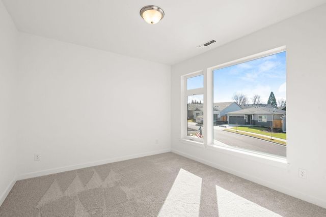 145 Valemont Drive 38, Eagle Point, OR 97524