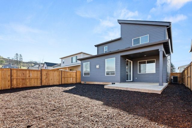 145 Valemont Drive 38, Eagle Point, OR 97524