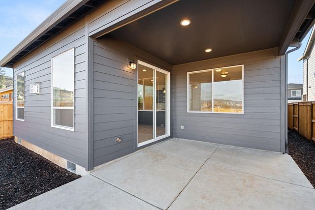 145 Valemont Drive 38, Eagle Point, OR 97524