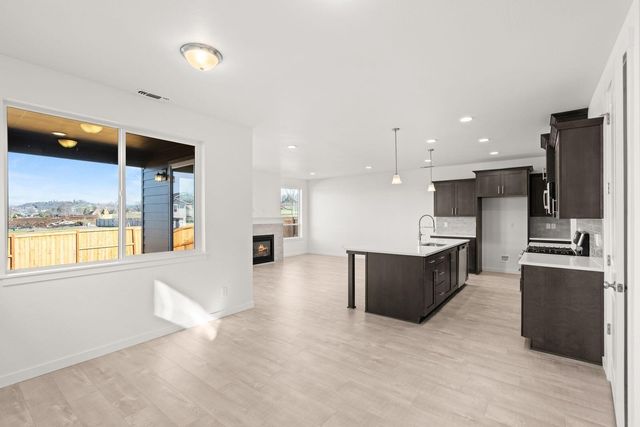 145 Valemont Drive 38, Eagle Point, OR 97524