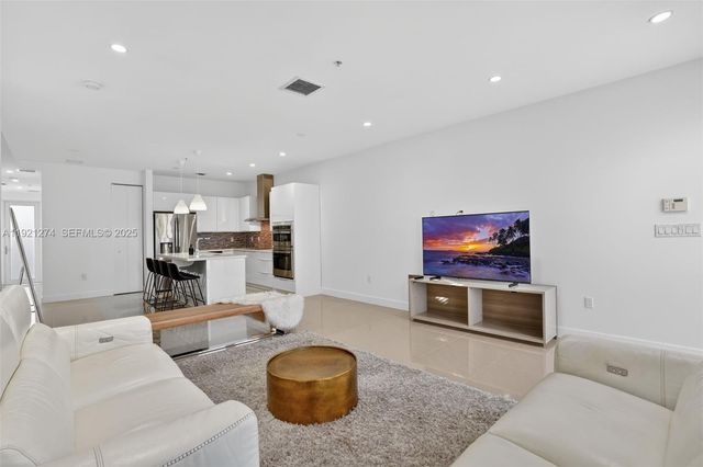 6310 NW 103rd Pl 104, Doral, FL 33178