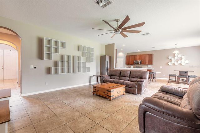 206 LAUREL POINT COURT, Deland, FL 32724