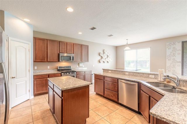 206 LAUREL POINT COURT, Deland, FL 32724
