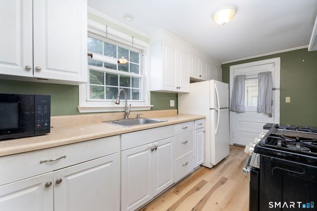 8 Georgiana Street, New London, CT 06320