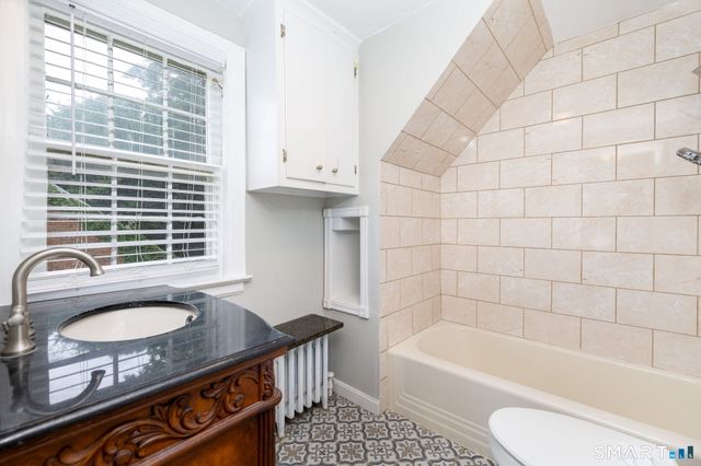 8 Georgiana Street, New London, CT 06320