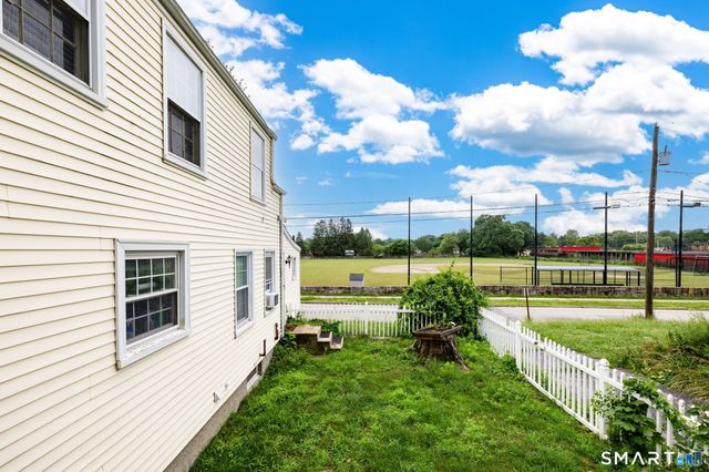 8 Georgiana Street, New London, CT 06320