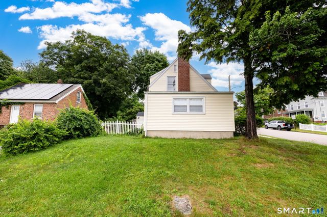 8 Georgiana Street, New London, CT 06320