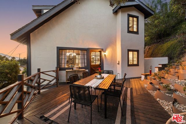 2101 Tondolea Lane, La Canada Flintridge, CA 91011