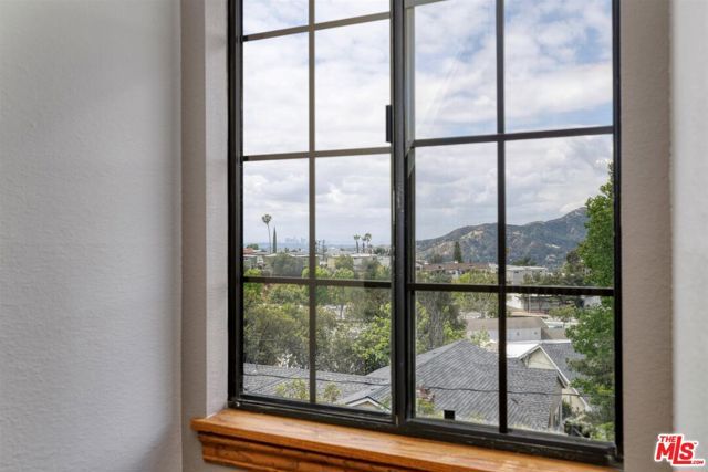 2101 Tondolea Lane, La Canada Flintridge, CA 91011