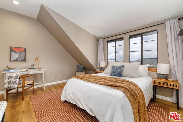 2101 Tondolea Lane, La Canada Flintridge, CA 91011