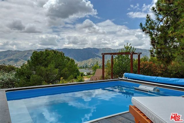 2101 Tondolea Lane, La Canada Flintridge, CA 91011